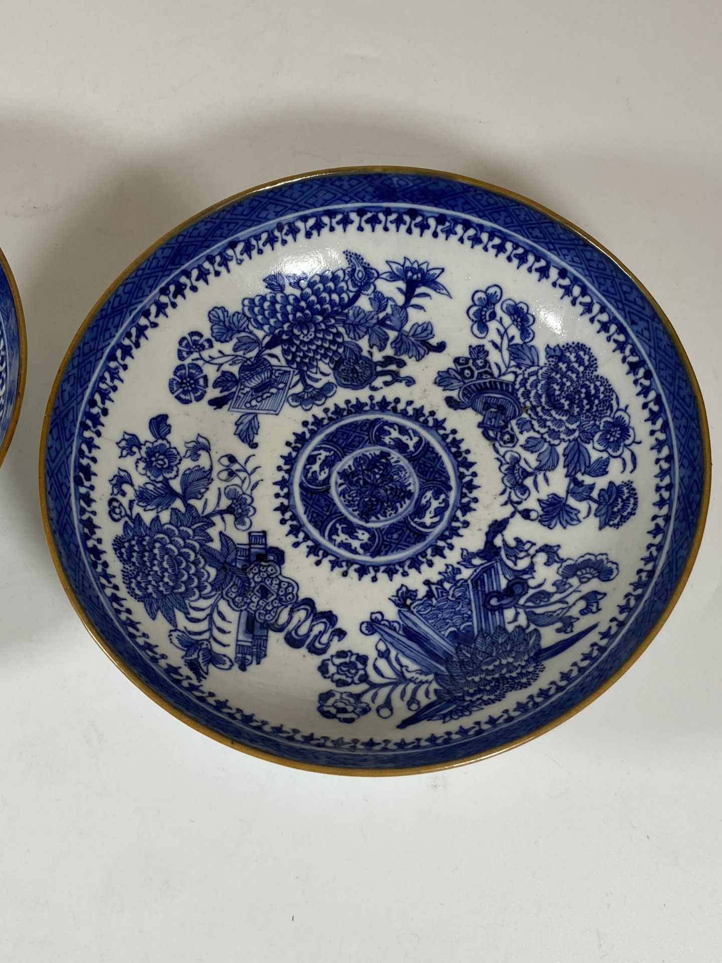 A PAIR OF 19TH CENTURY CHINESE BLUE AND WHITE PORCELAIN DISHES, DIAMETER 16CM - Bild 3 aus 6