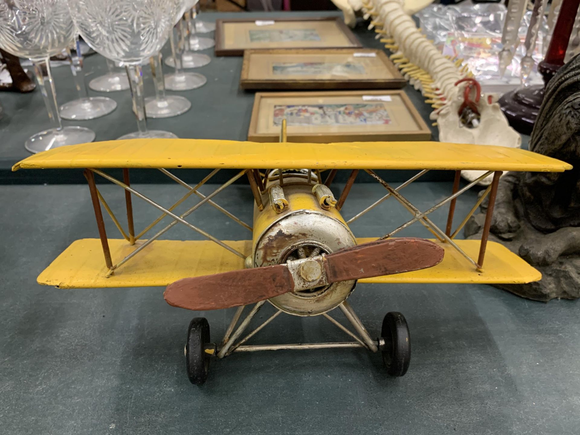 A MODEL OF AN WORLD WAR I TIN PLATE BI-PLANE, HEIGHT 16CM, LENGTH 36CM - Image 2 of 3