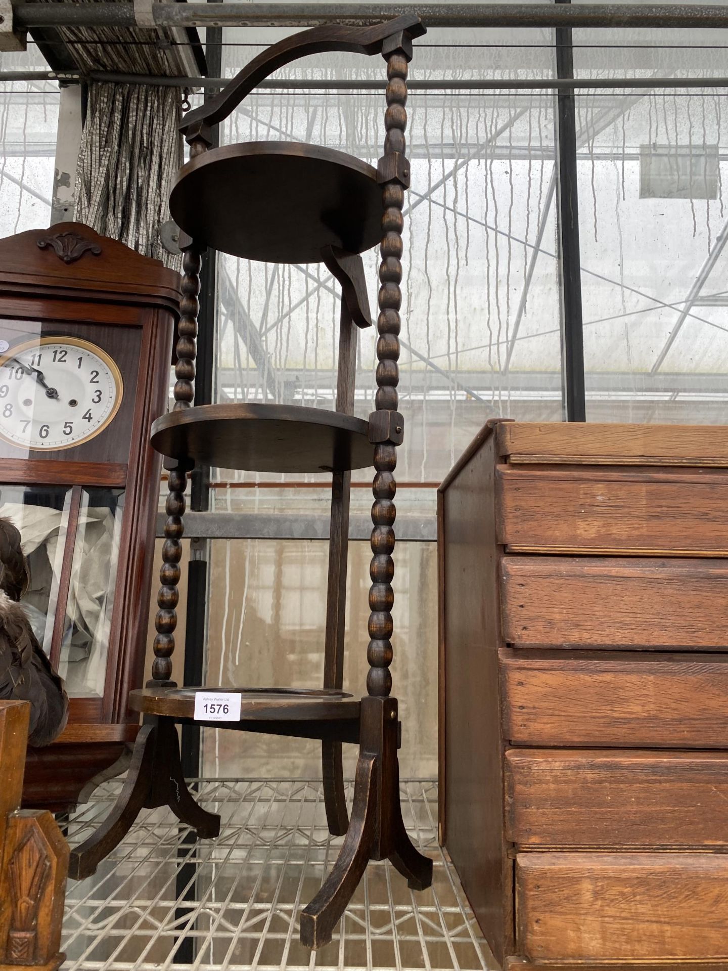 A VINTAGE THREE TIER OAK FOLDING PLANT STAND - Image 3 of 3