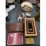 A MIXED LOT TO INCLUDE A LARGE CASH TIN, VINTAGE TINS, A LEATHER BINOCULARS CASE, ETC
