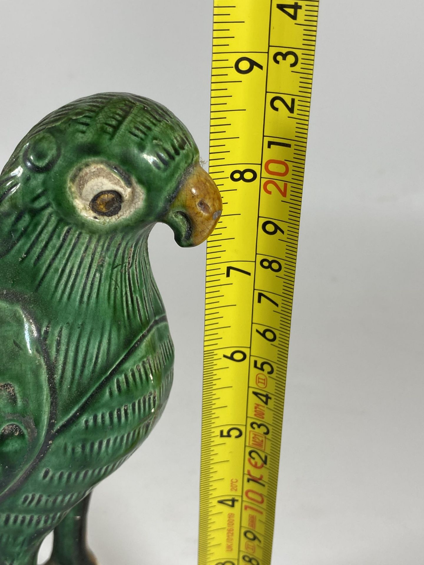 A 19TH CENTURY CHINESE GREEN STONEWARE MODEL OF A BIRD / COCKATOO, HEIGHT 22CM - Image 6 of 6