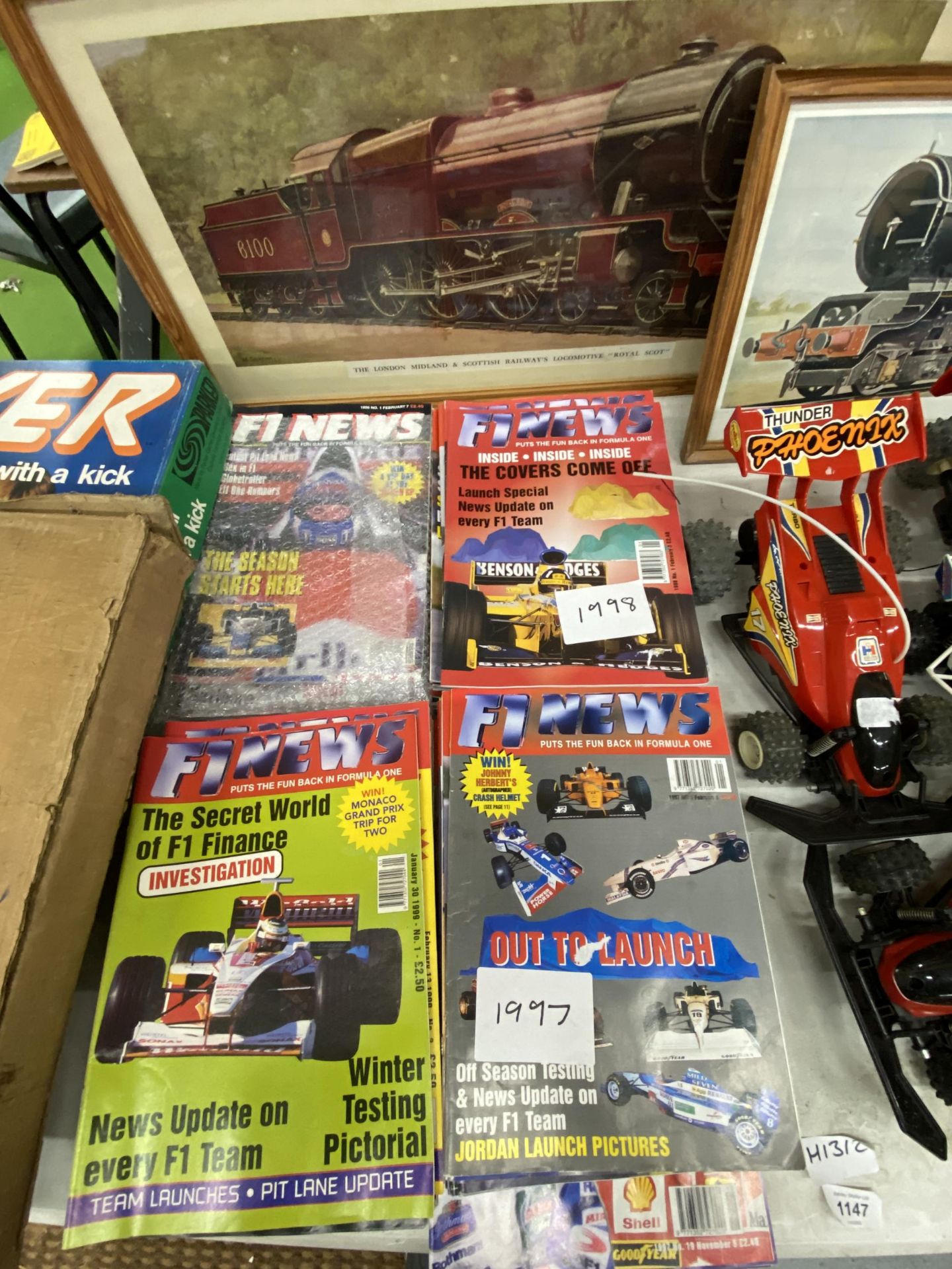 A COLLECTION OF 1990'S F1 NEWS MAGAZINES