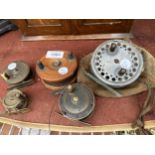 FIVE VINTAGE FLY FISHING REELS TO INCLUDE A HARDY 'THE SUPER SILE' WITH HARDY REEL BAG