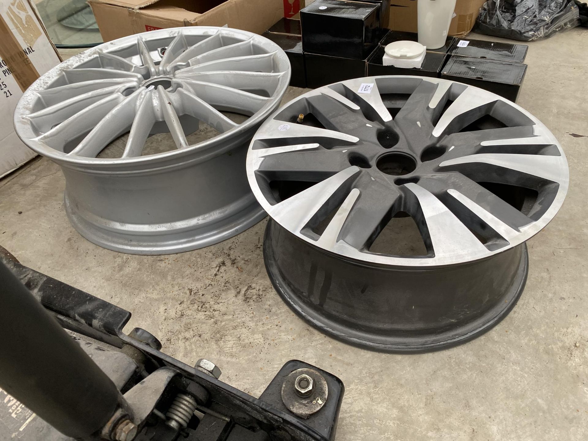 TWO VARIOUS ALLOY CAR RIMS - Image 2 of 3