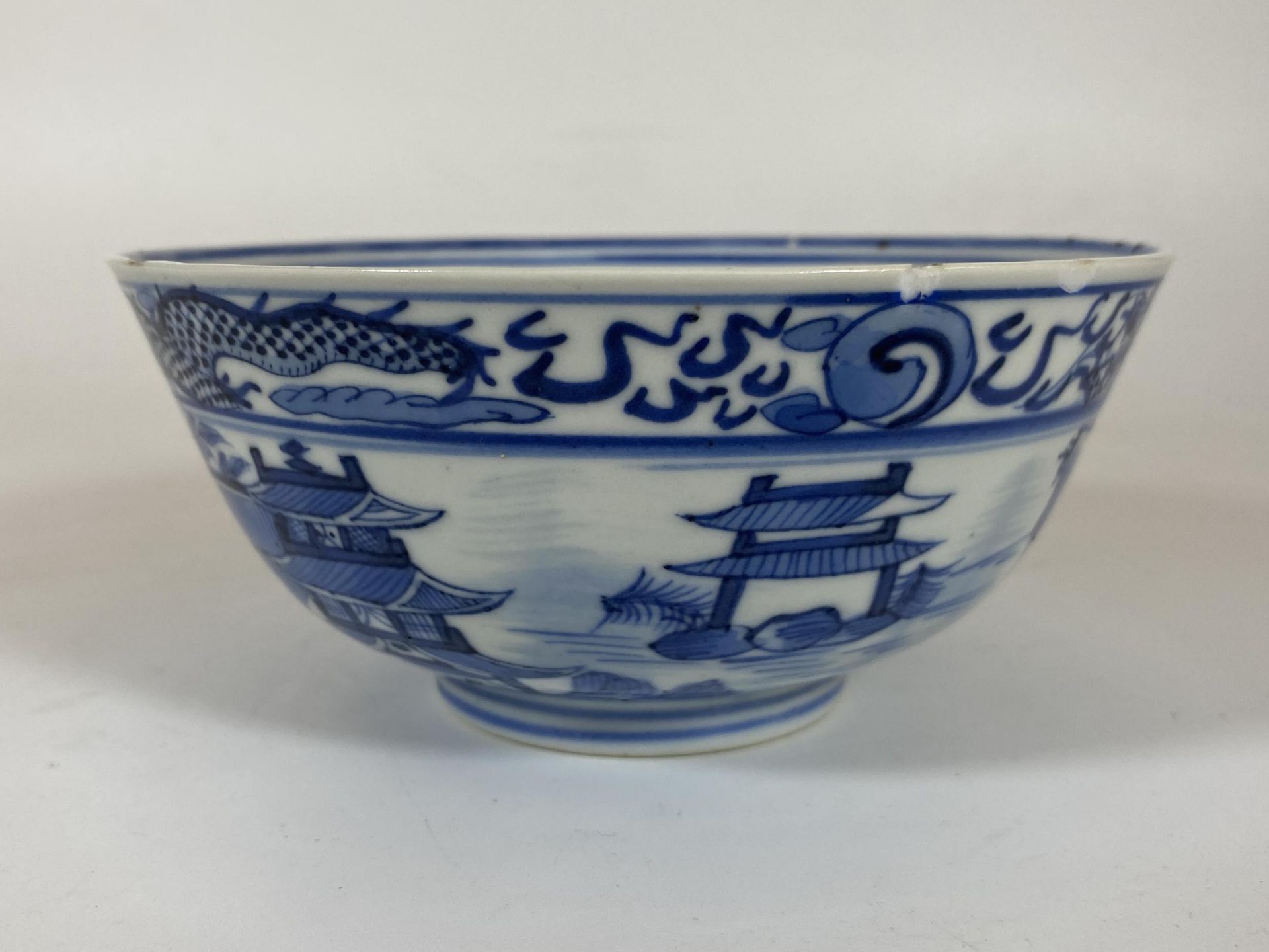 A LATE 19TH CENTURY CHINESE KANGXI REVIVAL BLUE AND WHITE PORCELAIN BOWL WITH DRAGON IN THE CLOUDS - Image 2 of 7