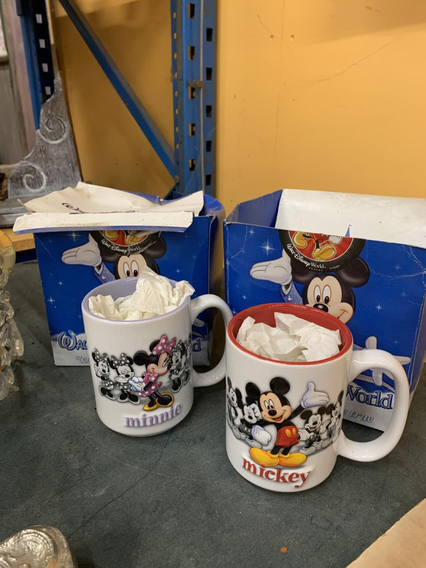 A MICKEY MOUSE AND MINNIE MOUSE MUG FROM WALT DISNEY WORLD, BOXED