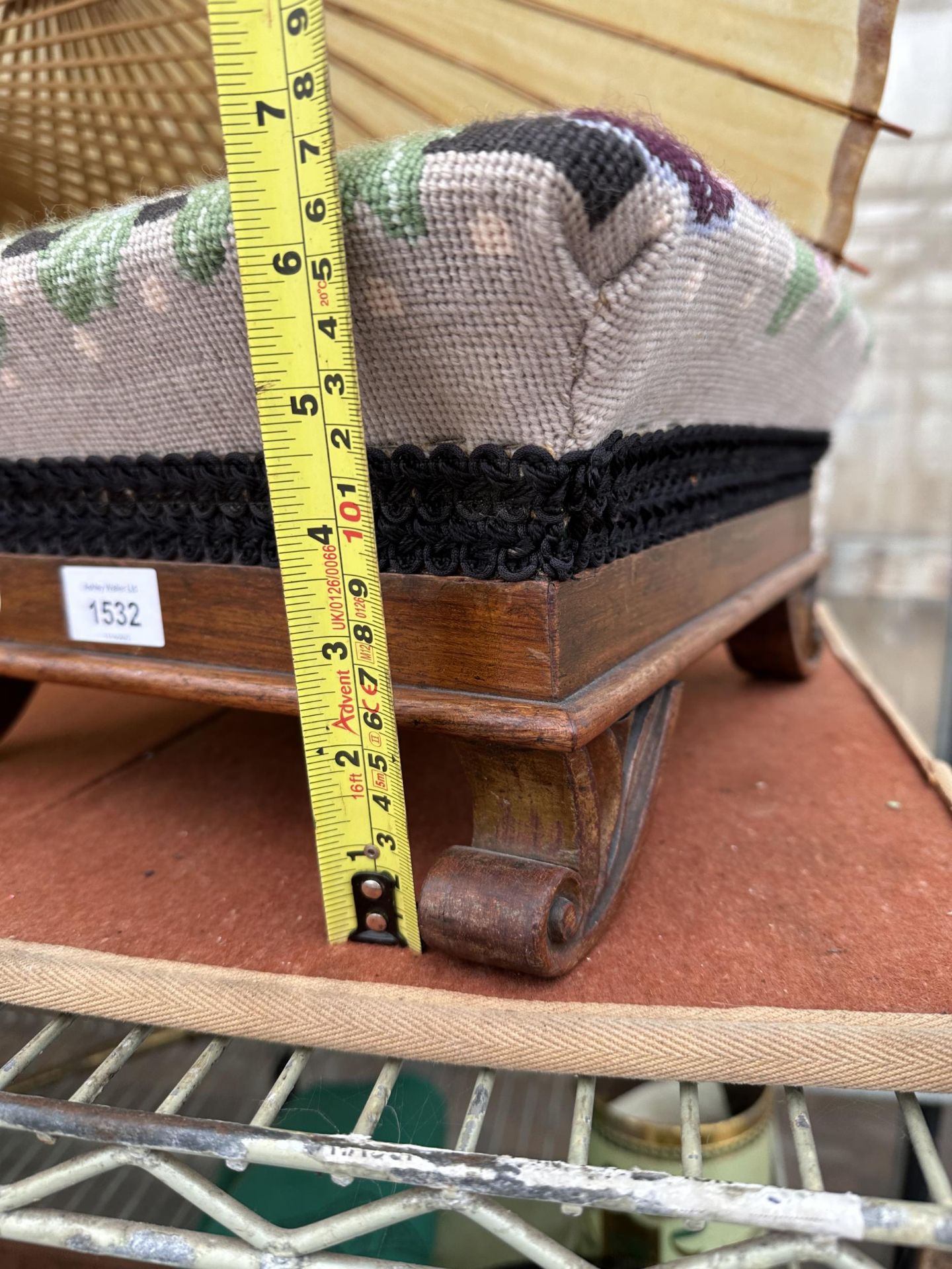 A VINTAGE OAK STOOL WITH TAPESTRY CUSHION - Image 5 of 5