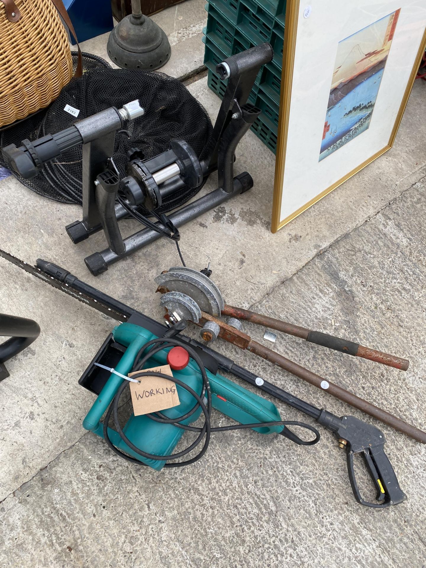 AN ASSORTMENT OF ITEMS TO INCLUDE PIPE BENDER, ELECTRIC CHAINSAWAND A BIKE STAND ETC - Image 2 of 2