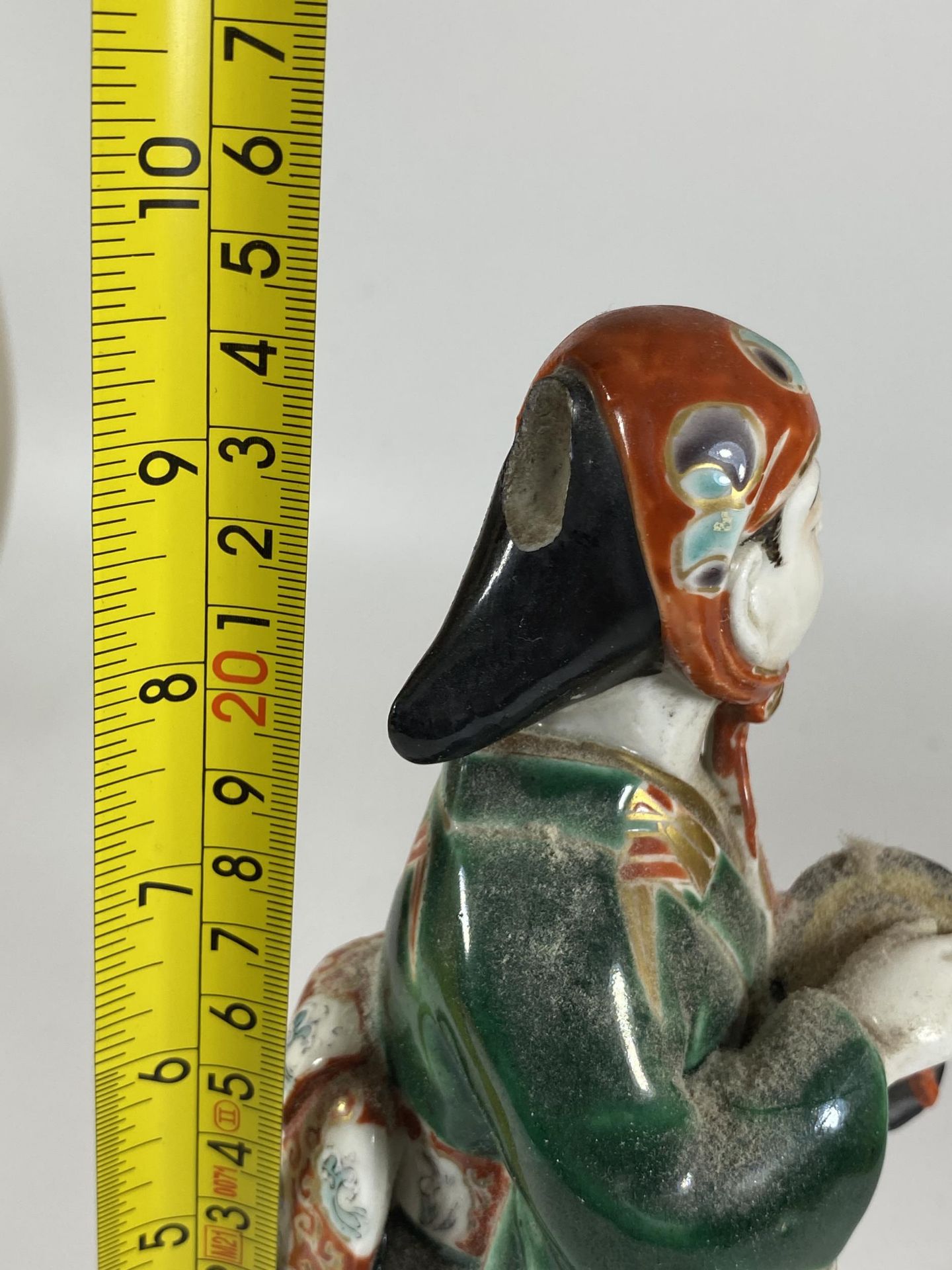 A 19TH CENTURY JAPANESE STONWARE FIGURE, HEIGHT 24.5CM - Image 7 of 7