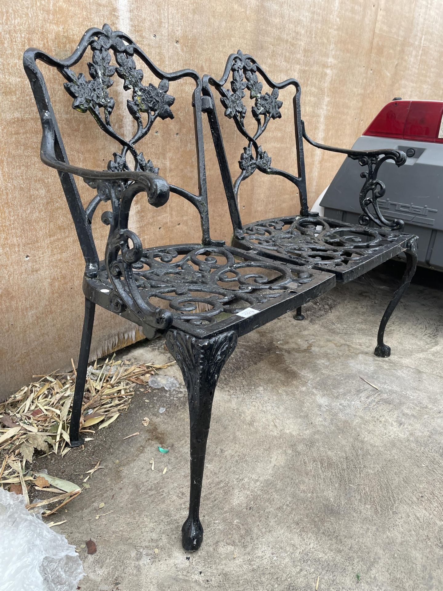 A CAST ALLOY TWO SEATER GARDEN BENCH - Image 2 of 2