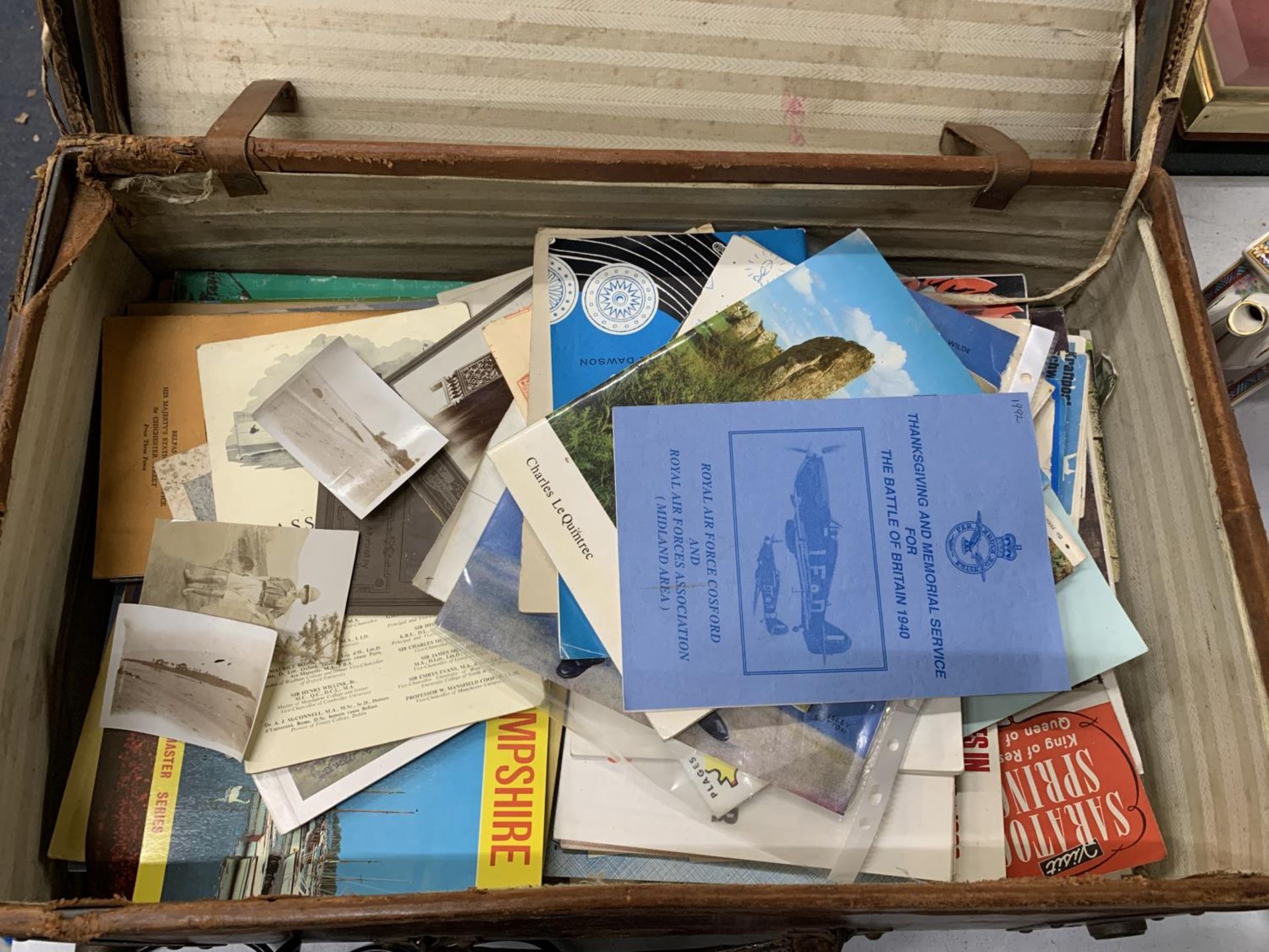 A VINTAGE SUITCASE CONTAINING A LARGE QUANTITY OF VINTAGE PHOTOS BOOKLETS, ETC - Image 2 of 3