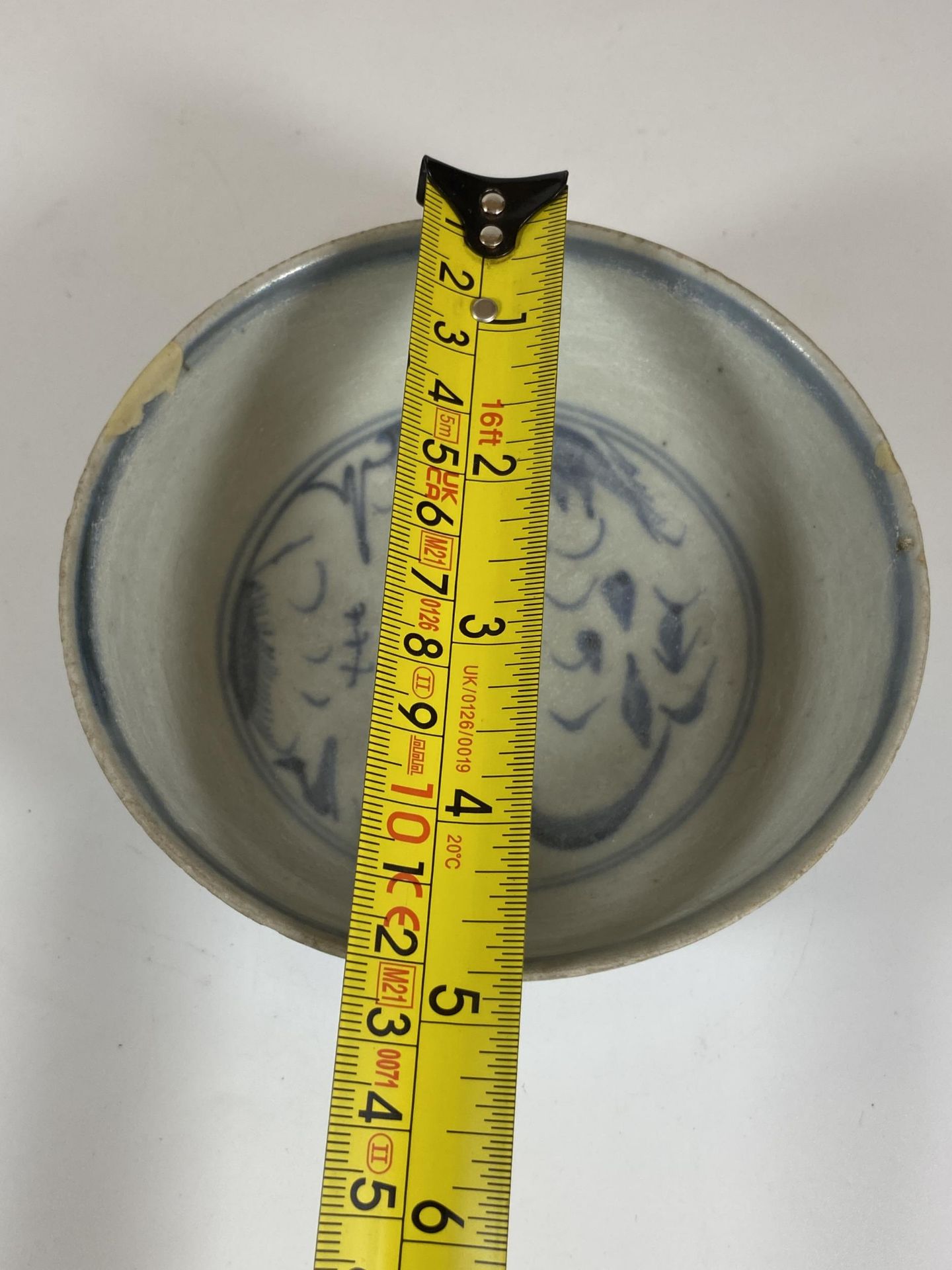 AN 18TH CENTURY OR POSSIBLY EARLIER, CHINESE MING STYLE BLUE AND WHITE PORCELAIN BOWL, SIX CHARACTER - Image 8 of 9