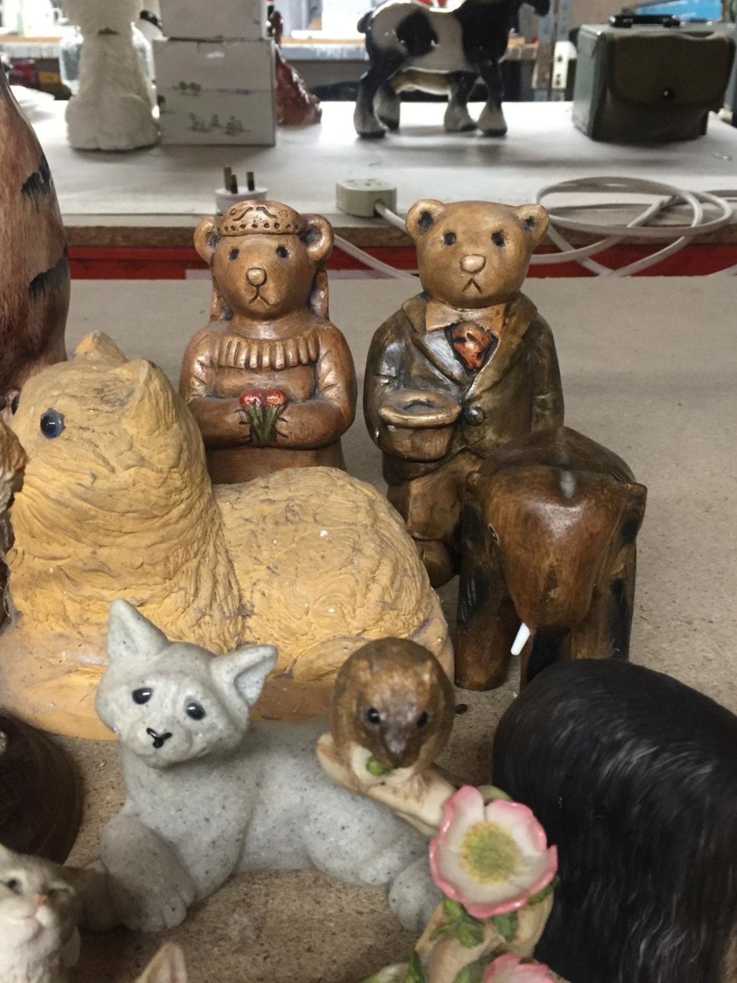 A LARGE COLLECTION OF ANIMAL FIGURES, MAINLY CATS - Bild 5 aus 5