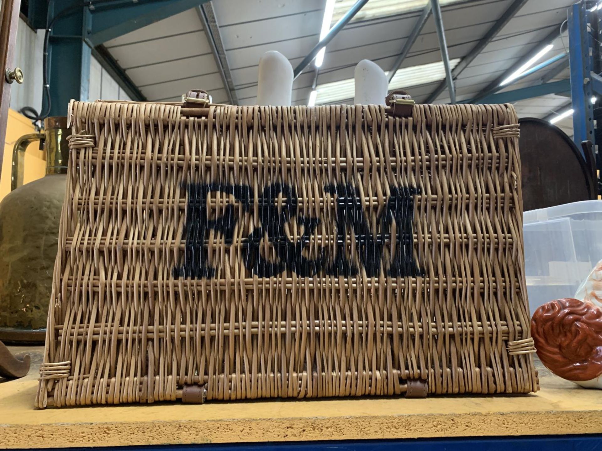 A FORTNUM & MASON WICKER HAMPER BASKET, HEIGHT 23CM, WIDTH 51CM, DEPTH 32CM