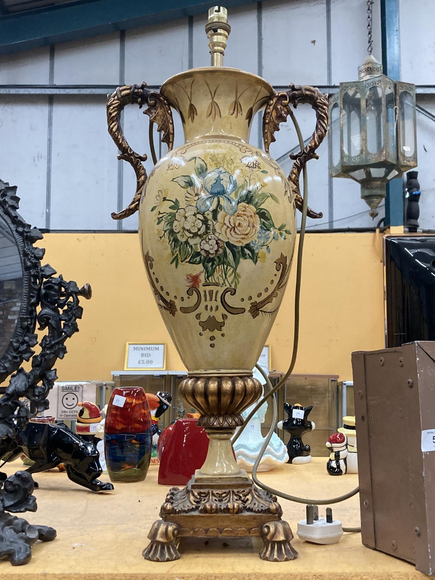 A LARGE FRENCH STYLE CREAM PEDESTAL LAMP WITH FLORAL DESIGN WITH METAL MOUNTS