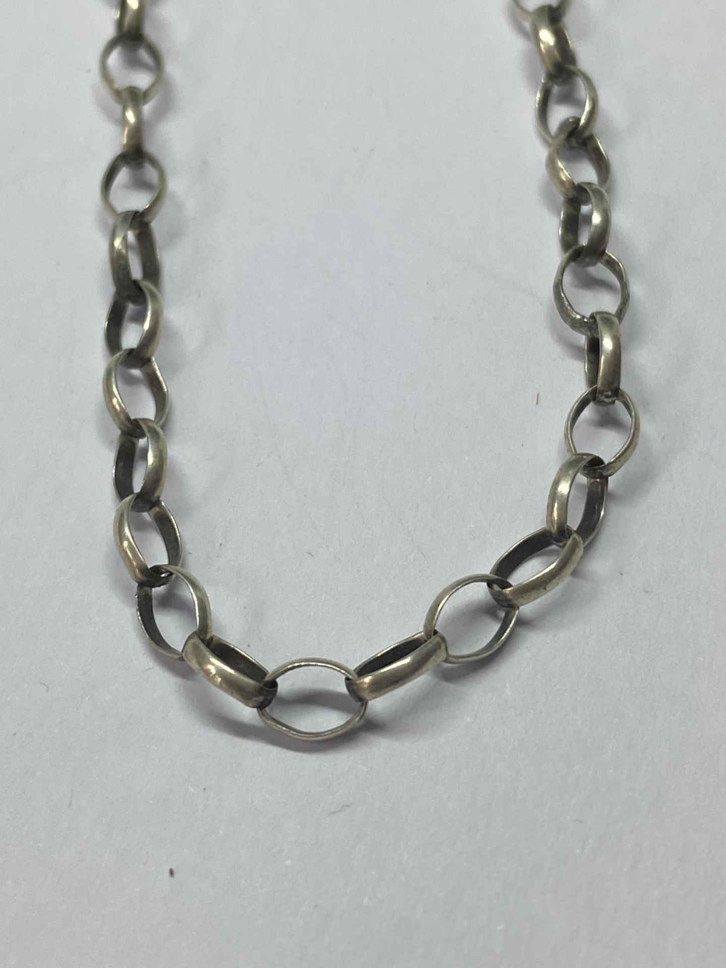 A SILVER BELCHER CHAIN - Image 2 of 3