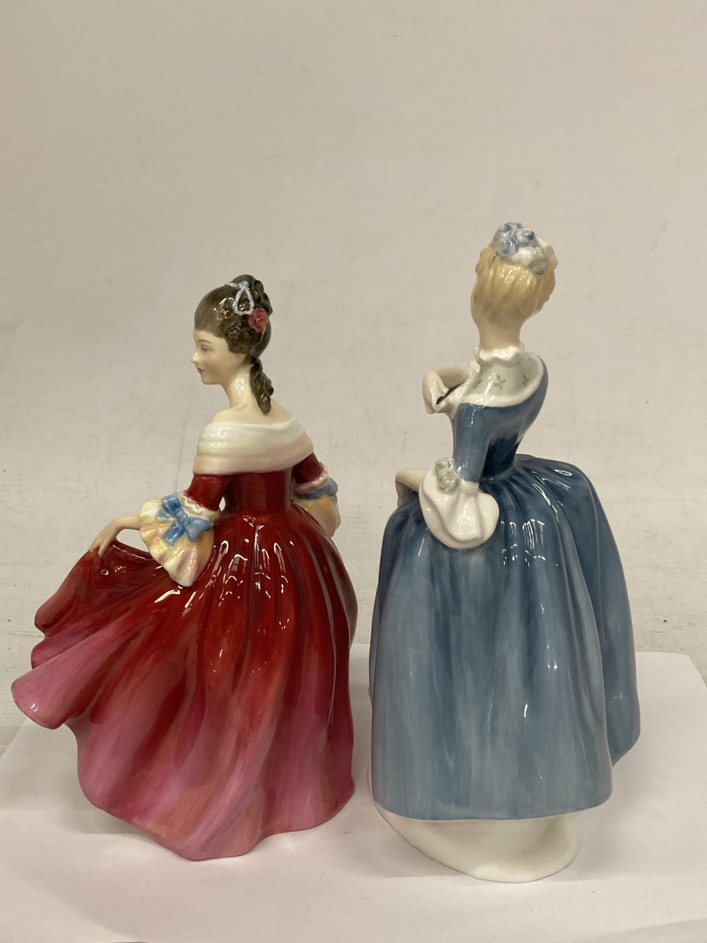 TWO ROYAL DOULTON FIGURINES "MASQUERADE" AND "SOUTHERN BELLE" - Image 3 of 4