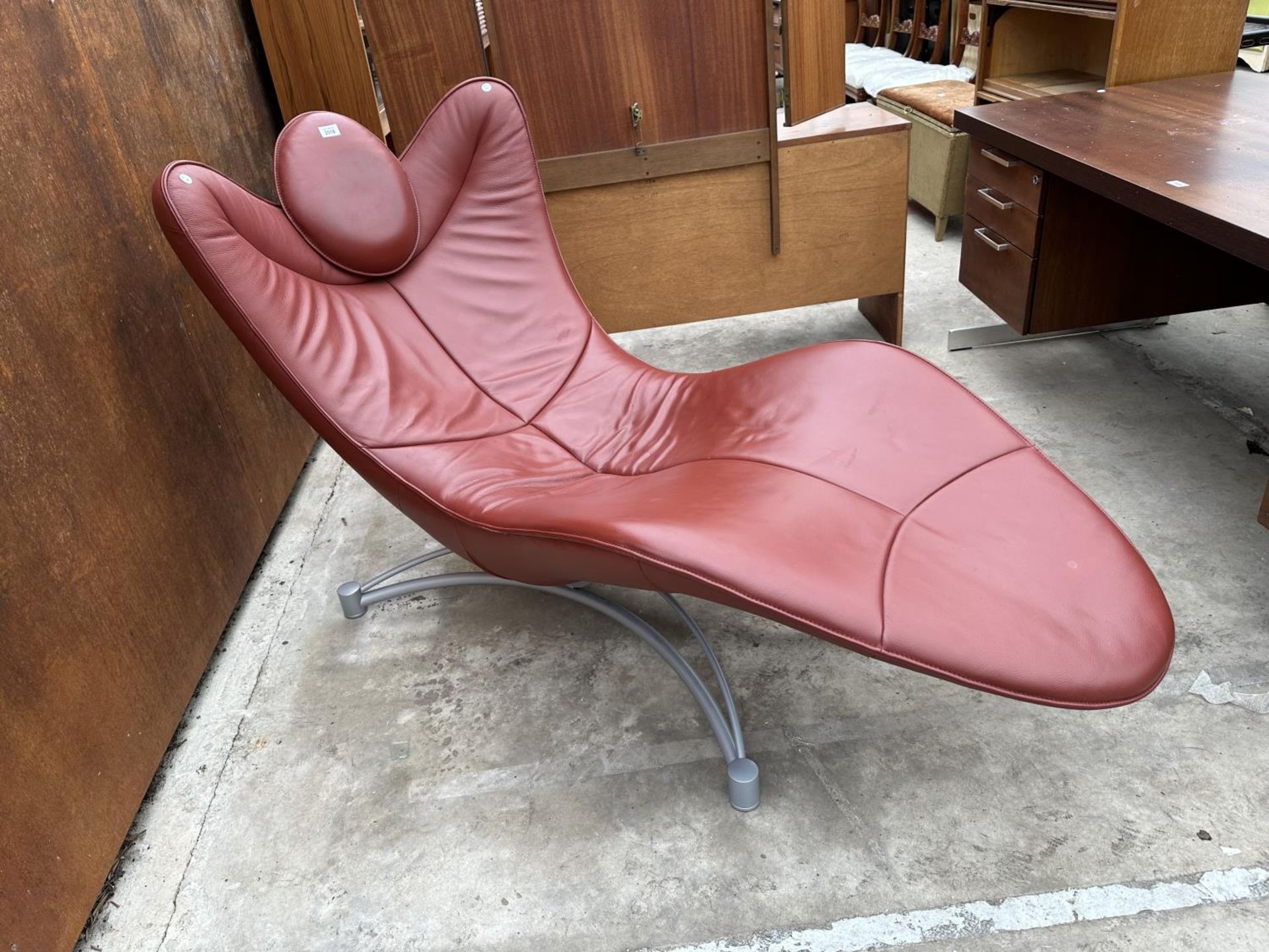 A JANE WORTHINGTON DE SEDE D.S 151 LEATHER LOUNGER WITH ADJUSTABLE HEADREST ON METALWARE FRAME