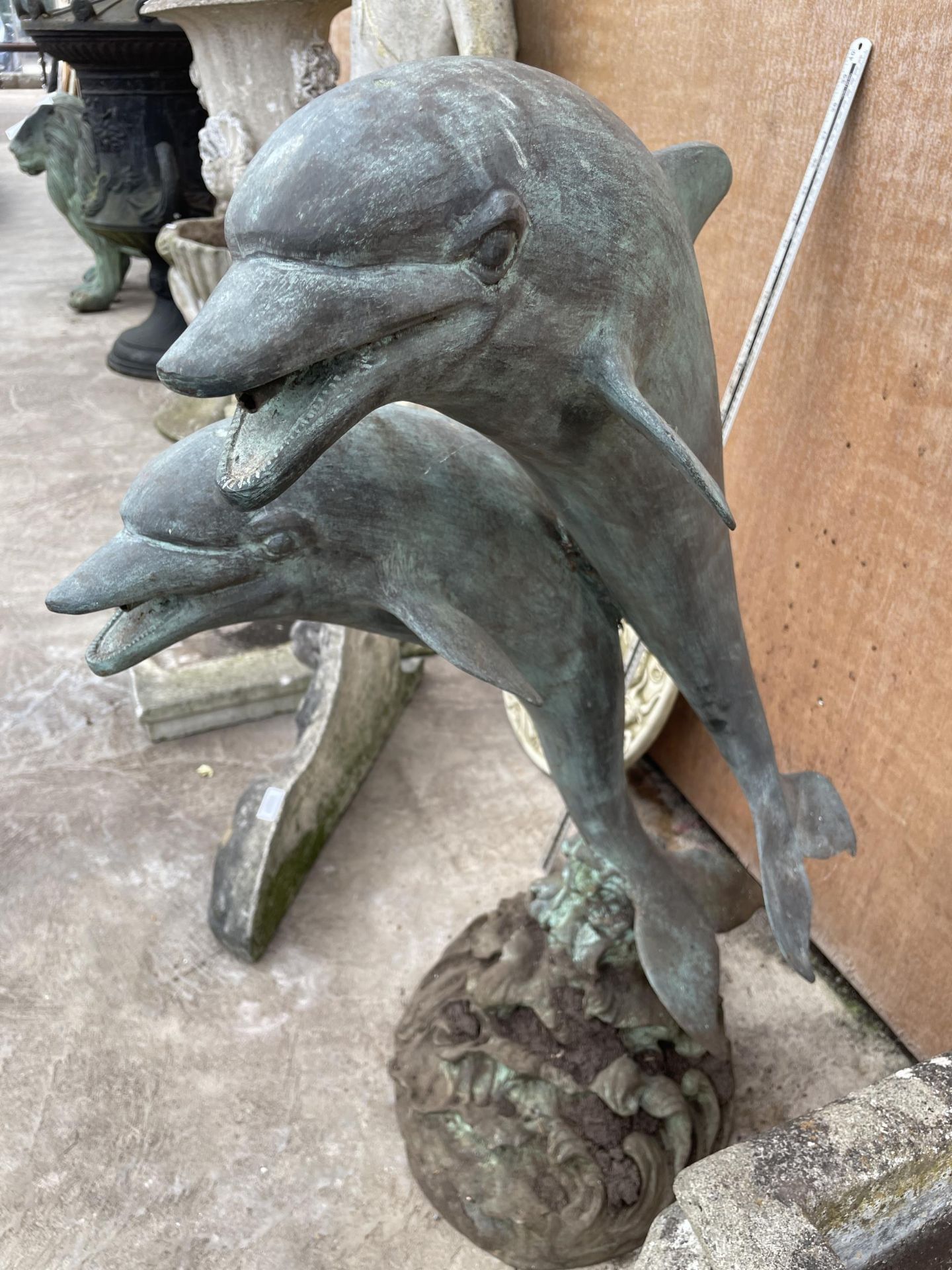 A BRONZE GARDEN WATER FEATURE FIGURE OF A PAIR OF JUMPING DOLPHINS (H:97CM) - Image 3 of 5