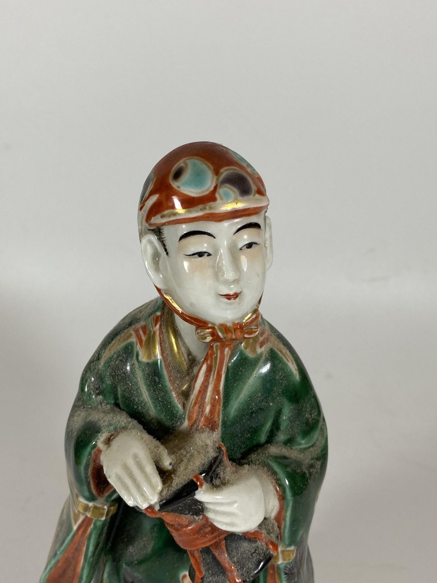 A 19TH CENTURY JAPANESE STONWARE FIGURE, HEIGHT 24.5CM - Image 2 of 7