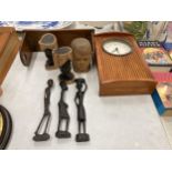 A QUANTITY OF TREEN TO INCLUDE A MANTLE CLOCK, THREE FIGURES, THREE CARVED HEADS AND A SHELF