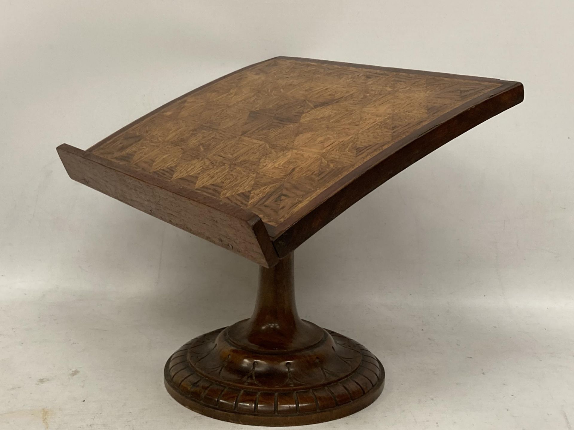 A VINTAGE OAK AND MAHOGANY BASE LECTURN MUSIC STAND - Image 2 of 4