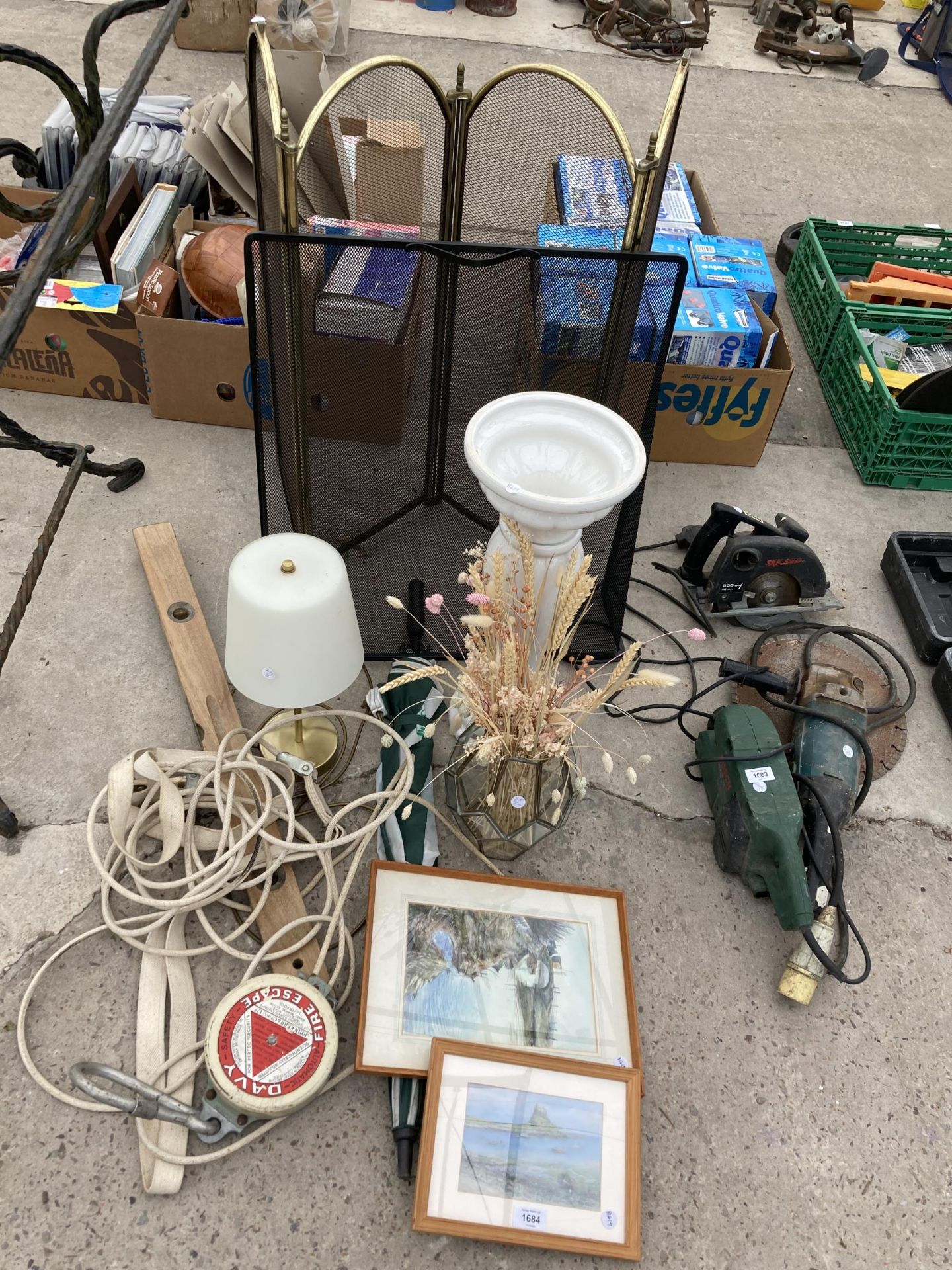 AN ASSORTMENT OF ITEMS TO INCLUDE TWO FIRE SCREENS, A SPIRIT LEVEL AND A SAFETY FIRE ESCAPE ROPE ETC