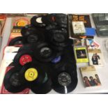 A LARGE COLLECTION OF VINTAGE VINYL SINGLE RECORDS TO INCLUDE THE HOLLIES, DUANE EDDY, THE EVERLY