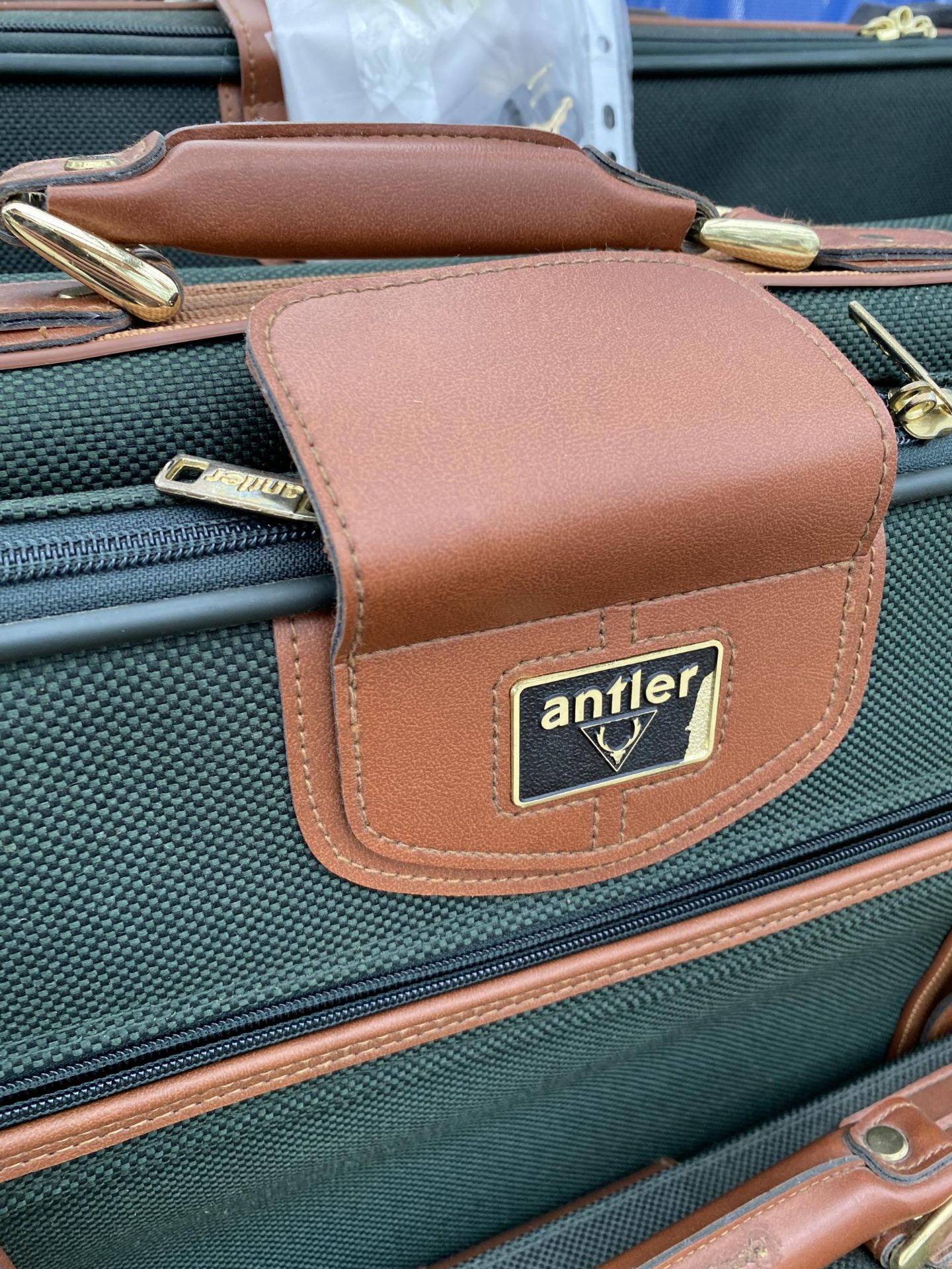 A SET OF FIVE GRADUATED ANTLER TRAVEL CASES AND SOME GENTS CLOTHES - Image 3 of 6