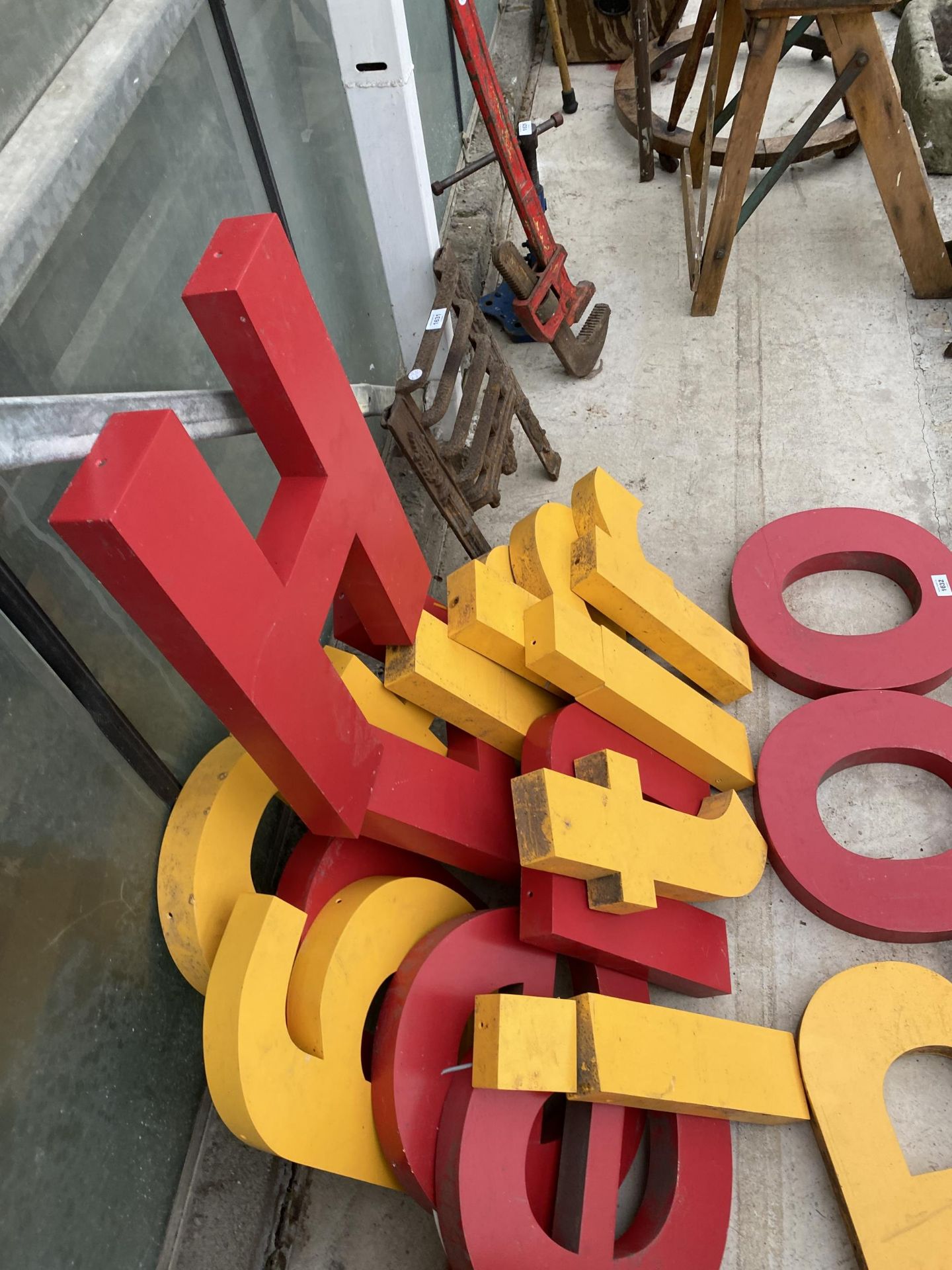 A LARGE ASSORTMENT OF METAL SIGN MAKING LETTERS - Image 4 of 4