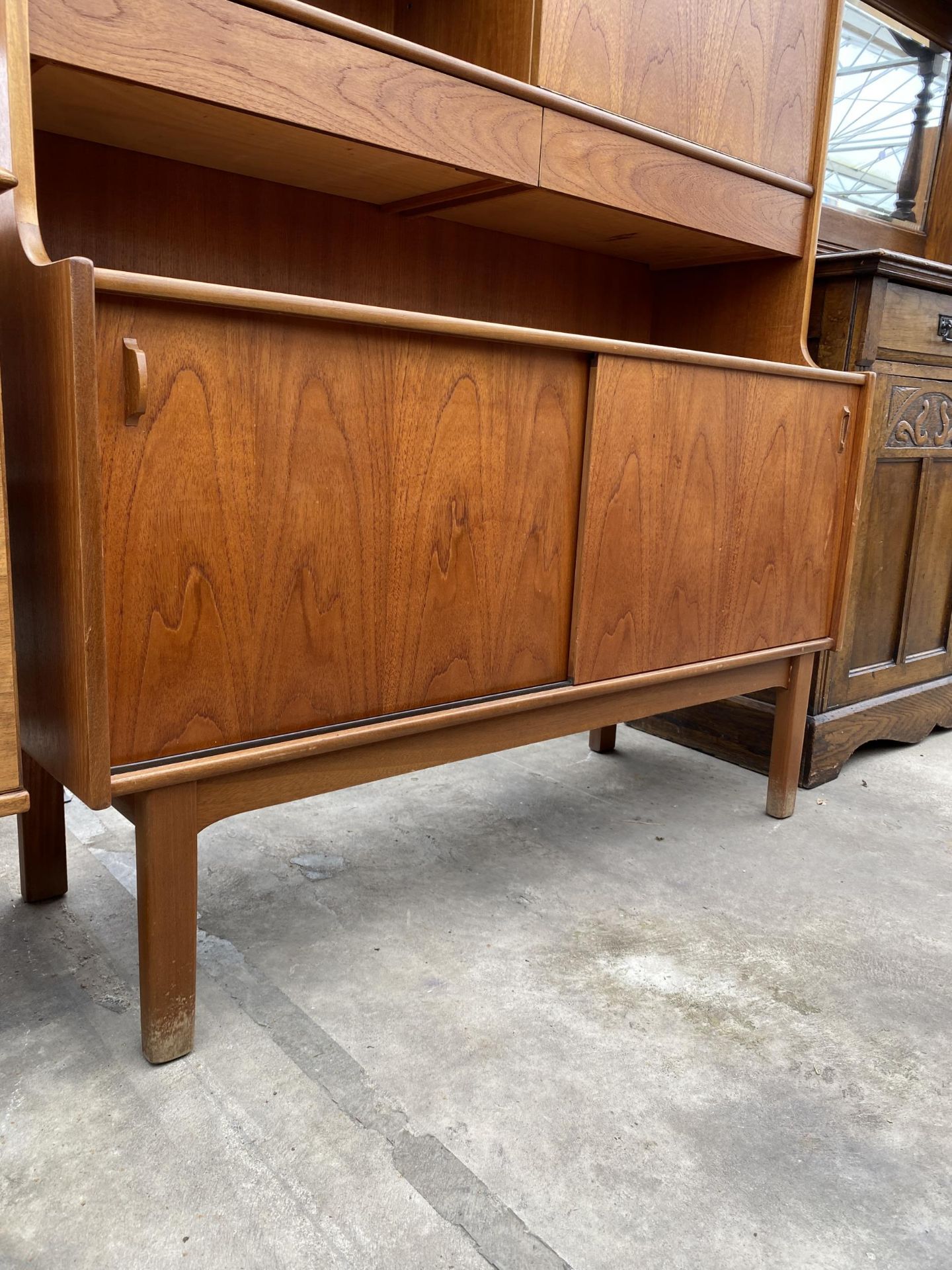 A RETRO TEAK COCKTAIL LOUNGE UNIT, 48" WIDE - Image 3 of 5