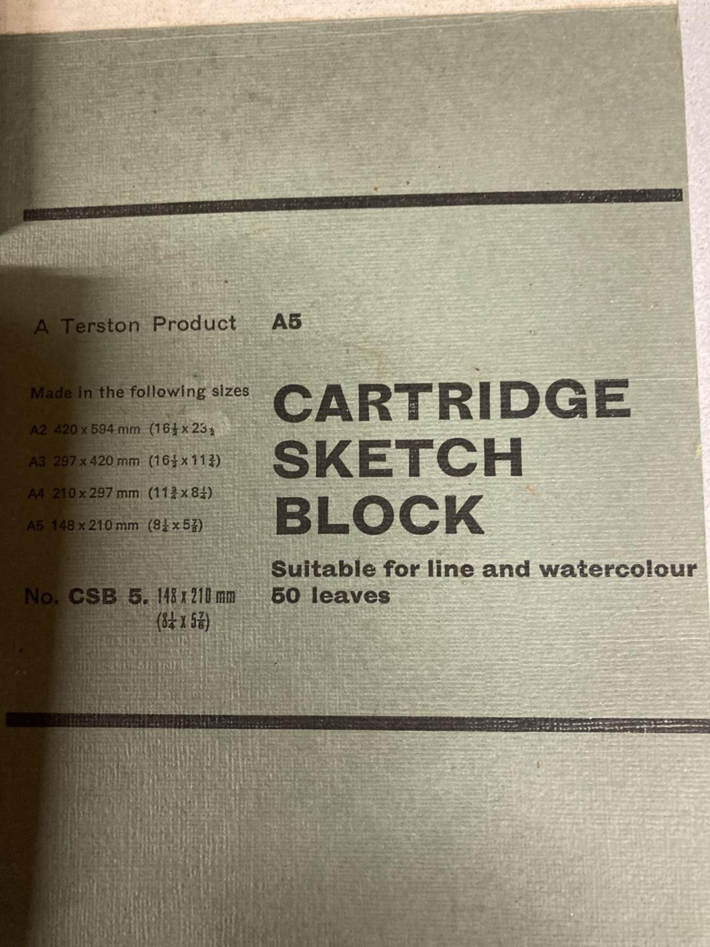 A QUANTITY OF ARTIST ITEMS TO INCLUDE SKETCH PADS, PAINTS, PASTELS, BRUSHES ETC - Image 4 of 5