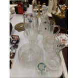 A LARGE COLLECTION OF GLASSWARE TO INCLUDE ROYAL DOULTON DECANTERS AND VASES