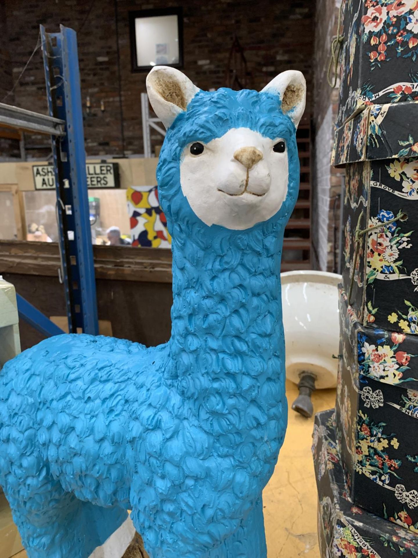 A LARGE TURQUOISE MODEL OF A LLAMA, HEIGHT 58CM - Bild 2 aus 2