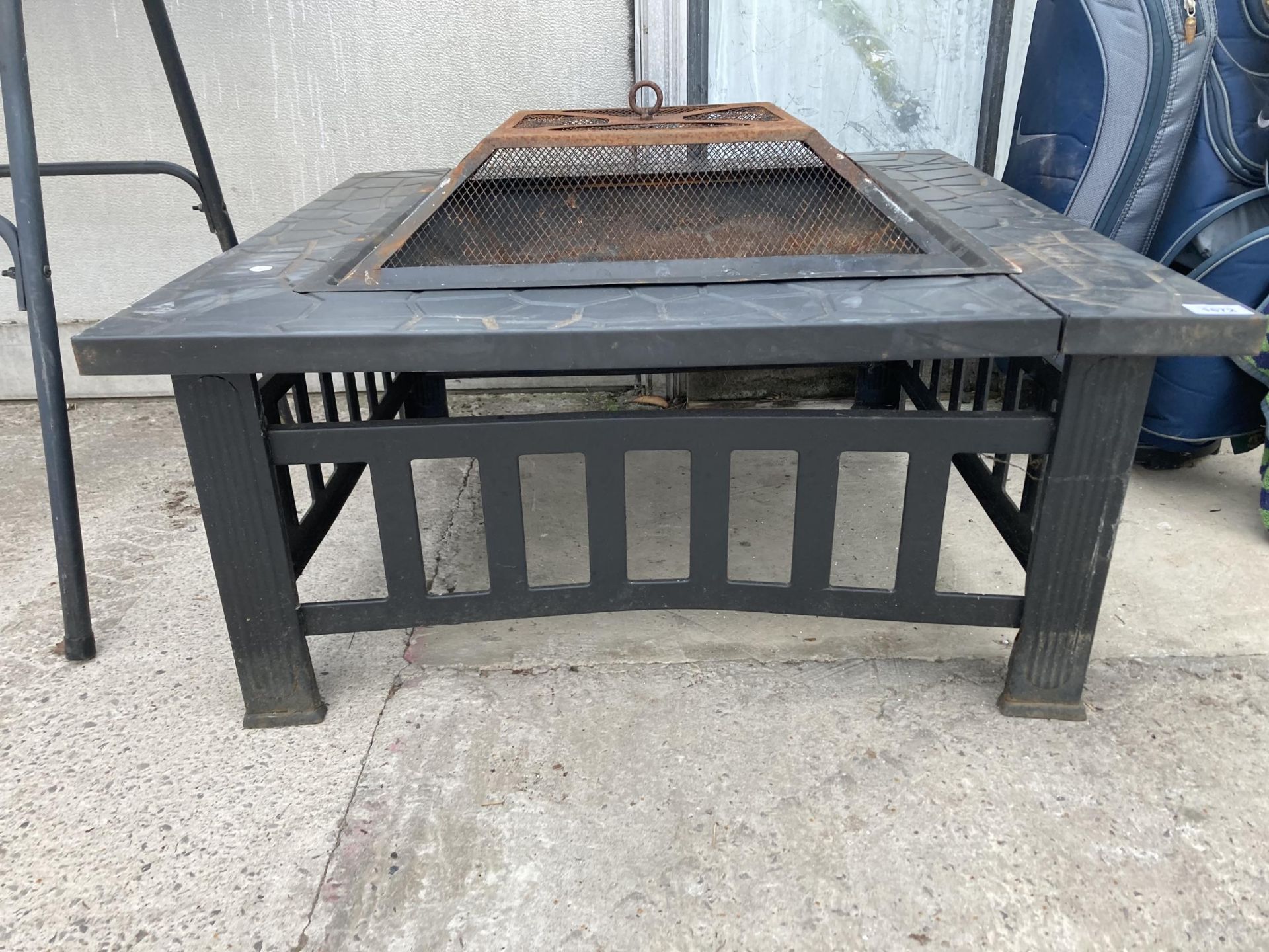 A SQUARE METAL GARDEN FIRE PIT - Image 2 of 2