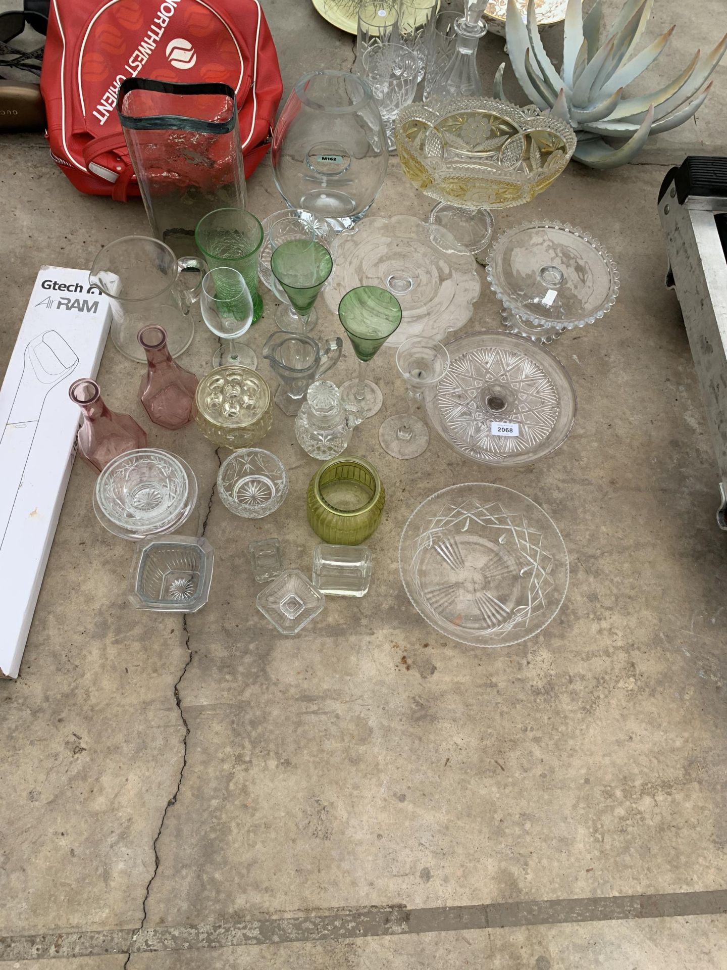 AN ASSORTMENT OF GLASS WARE TO INCLUDE VASES AND CAKE STANDS ETC