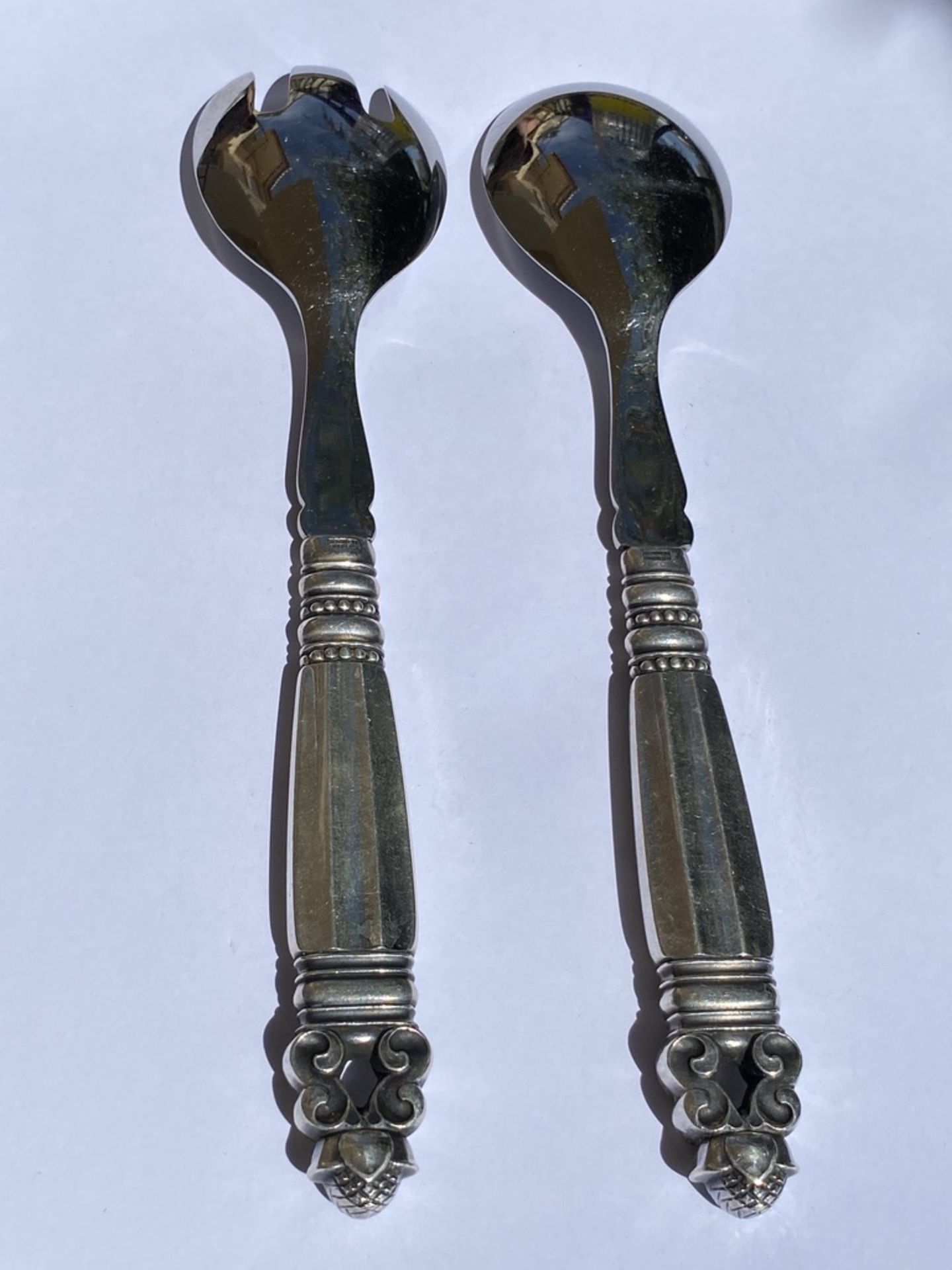 AN ART DECO GEORG JENSEN STERLING SILVER TWO PIECE SALAD SERVER SET IN THE ACORN PATTERN - - Image 2 of 8