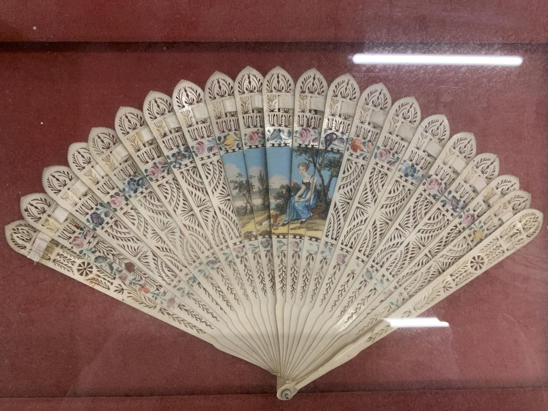 TWO VINTAGE FANS IN GLASS CASES, 60CM X 39CM AND 33CM X 30CM - Image 3 of 4