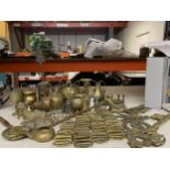 A LARGE COLLECTION OF BRASS AND FURTHER METALWARES