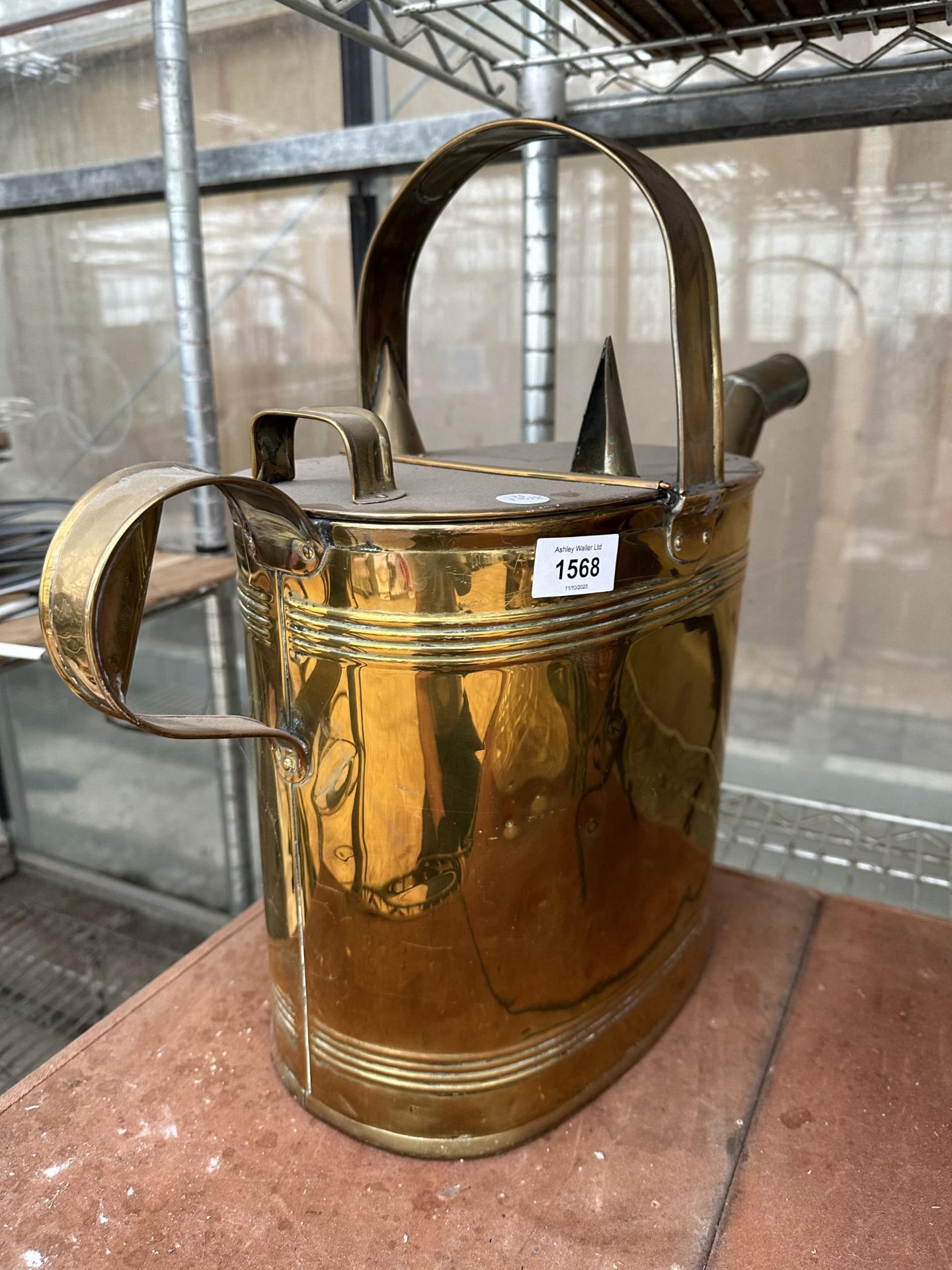 A VINTAGE BRASS WATERING CAN - Image 2 of 3