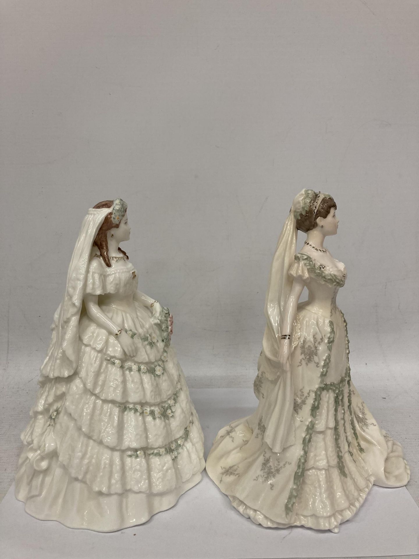 TWO COALPORT FIGURINES "PRINCESS ALEXANDRA" LIMITED EDITION 2884 OF 7500 AND "QUEEN MARY" LIMITED - Bild 2 aus 5
