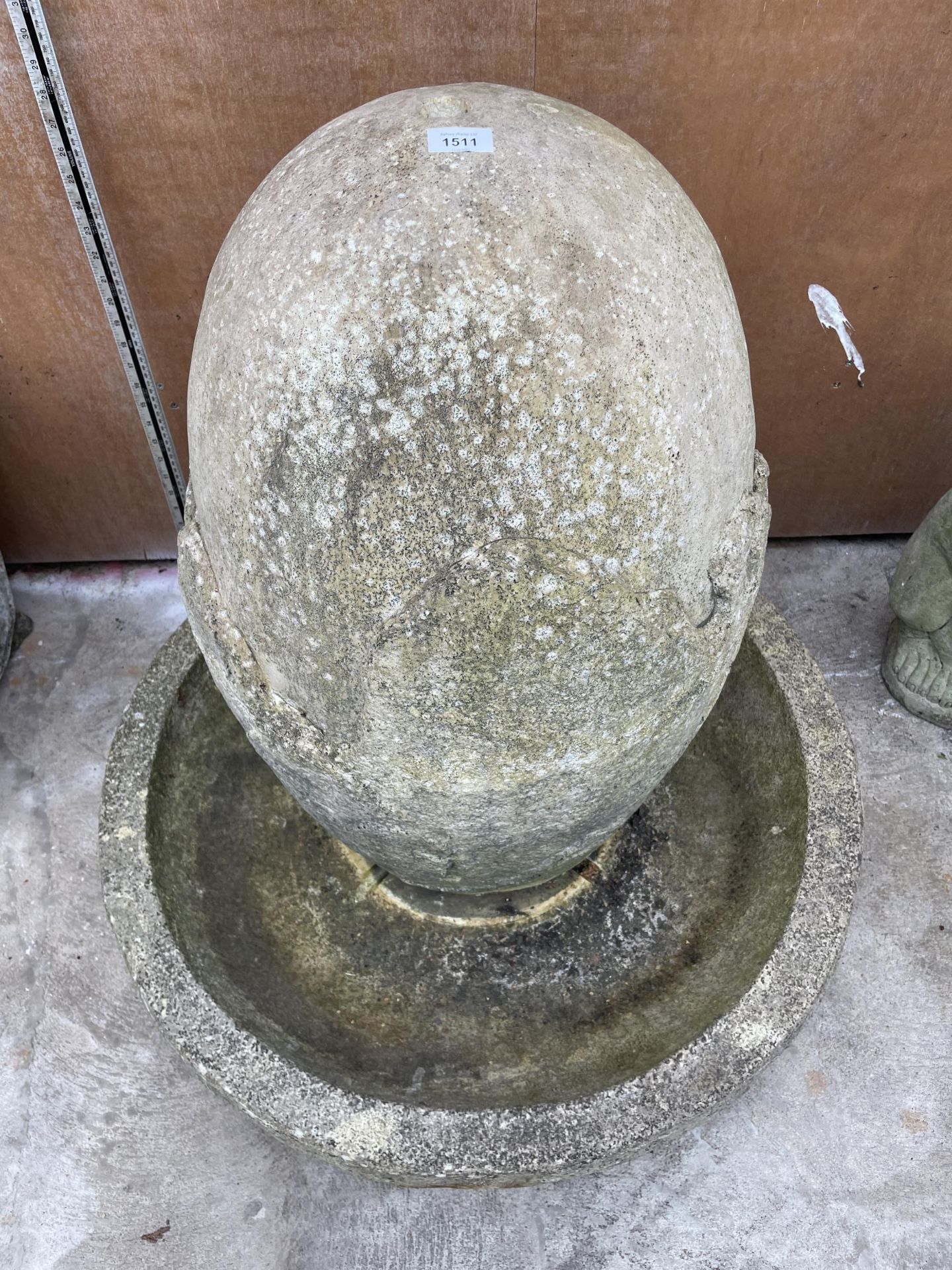 A RESIN EGG GARDEN WATER FEATURE - Image 2 of 6