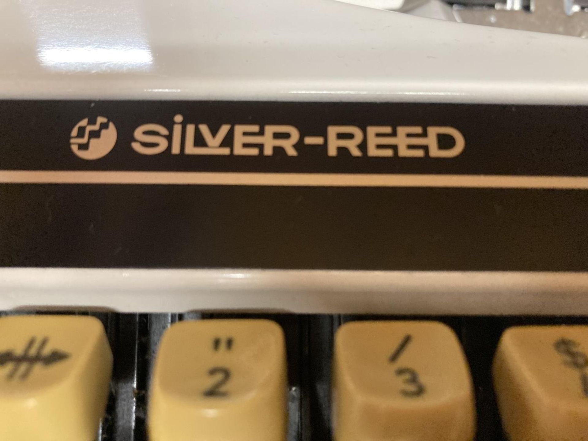 A VINTAGE CASED SILVER REED SEVENTY TYPE WRITER - Image 2 of 4