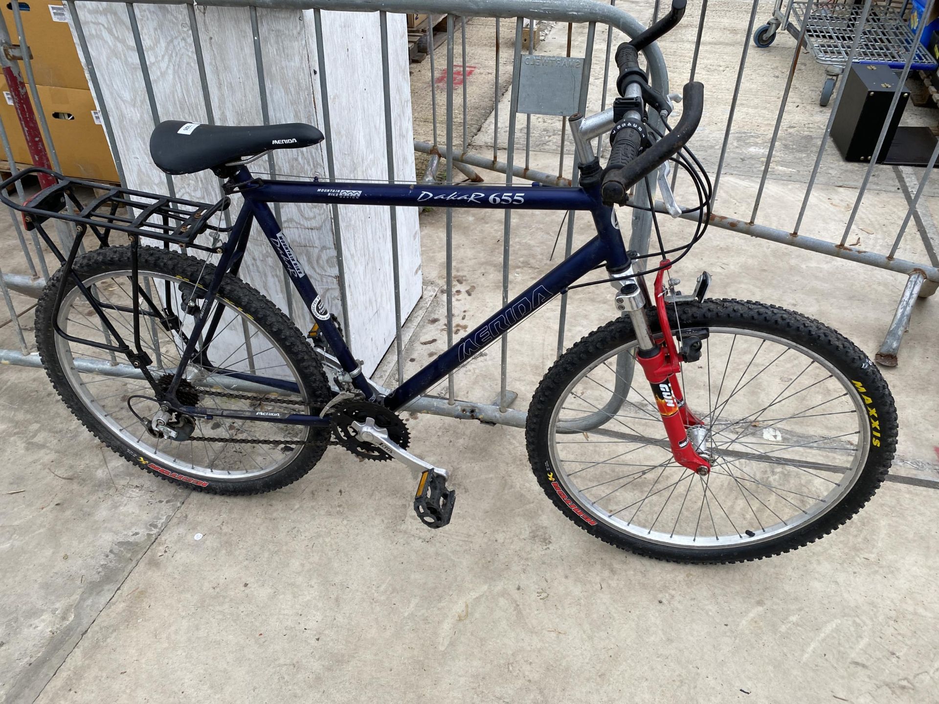 A MERIDA DAKAR 655 GENTS BIKE WITH 21 SPEED GEAR SYSTEM