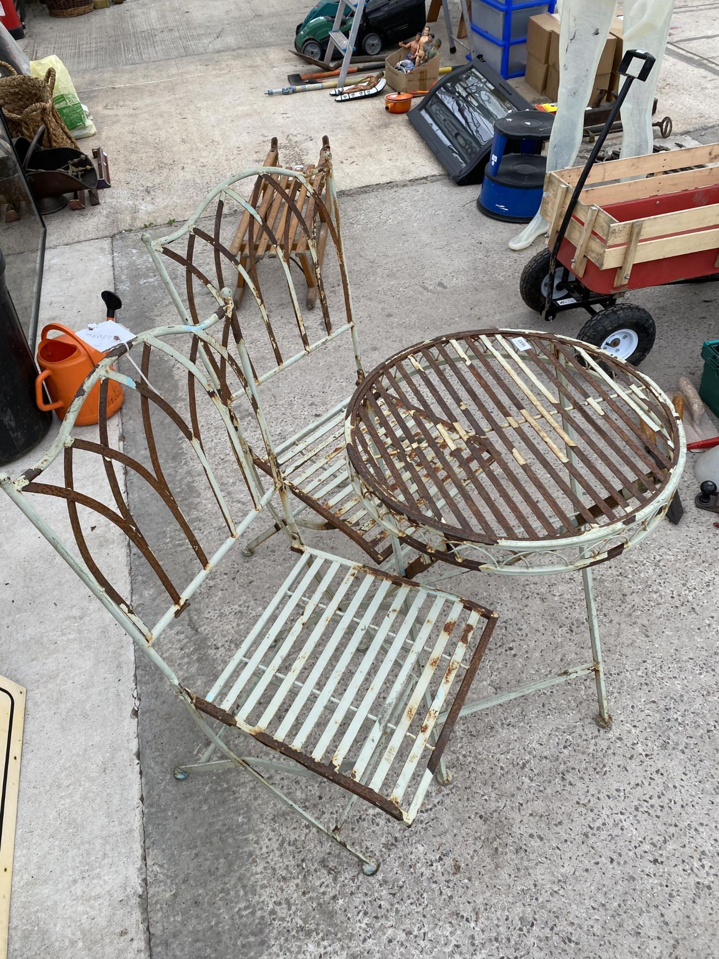 A METAL FOLDING BISTRO SET COMPRISING OF A ROUND TABLE AND TWO CHAIRS - Image 3 of 3