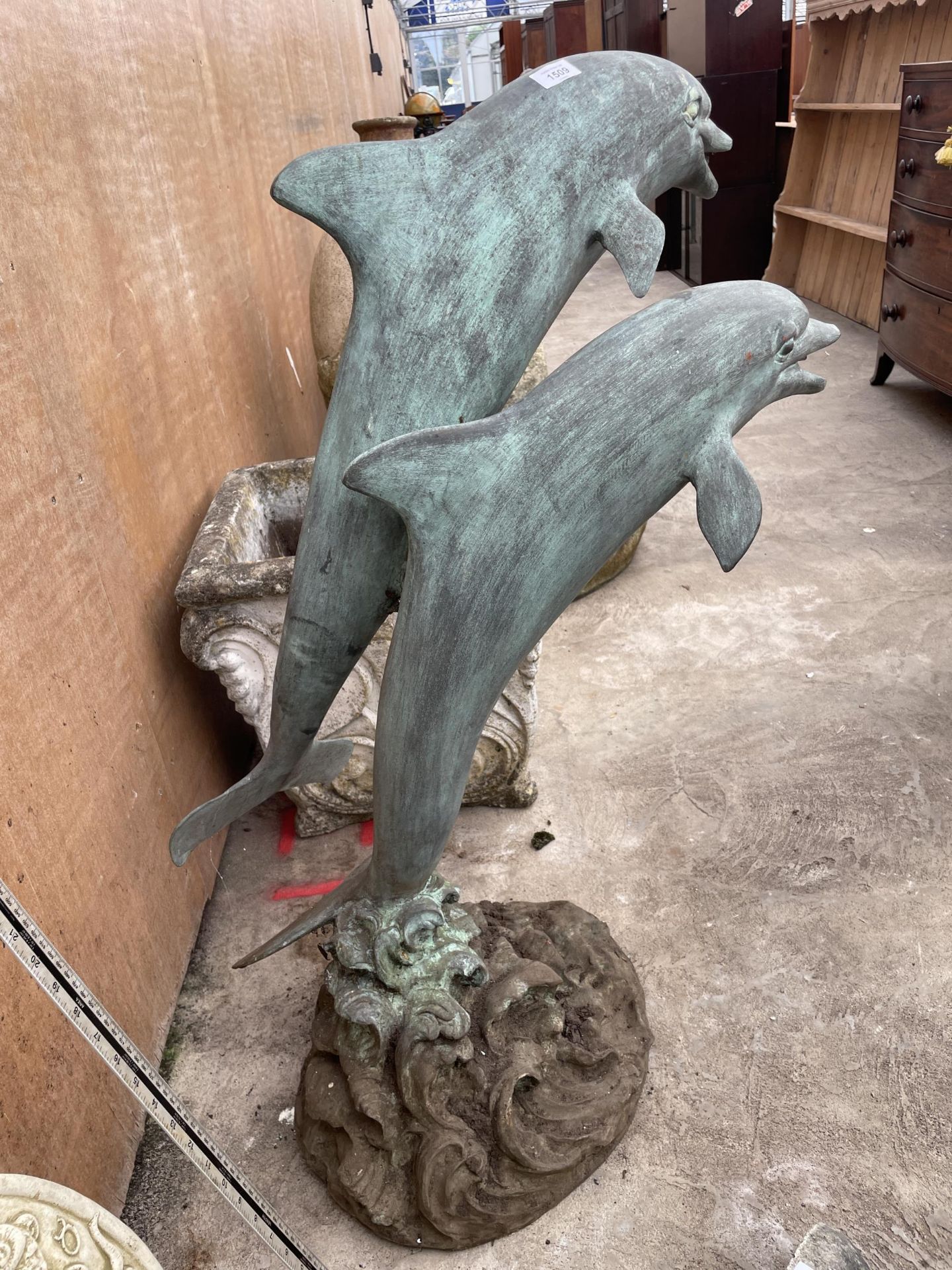 A BRONZE GARDEN WATER FEATURE FIGURE OF A PAIR OF JUMPING DOLPHINS (H:97CM) - Image 4 of 5