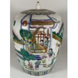 A LARGE CHINESE FAMILLE VERTE LIDDED JAR WITH FIGURAL SCENES, HEIGHT 32CM