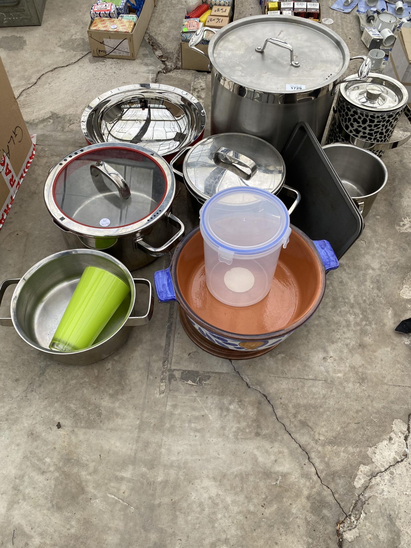 AN ASSORTMENT OF ITEMS TO INCLUDE STAINLESS STEEL COOKING POTS ETC