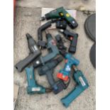 AN ASSORTMENT OF BATTERY DRILLS TO INCLUDE MAKITA AND BOSCH ETC