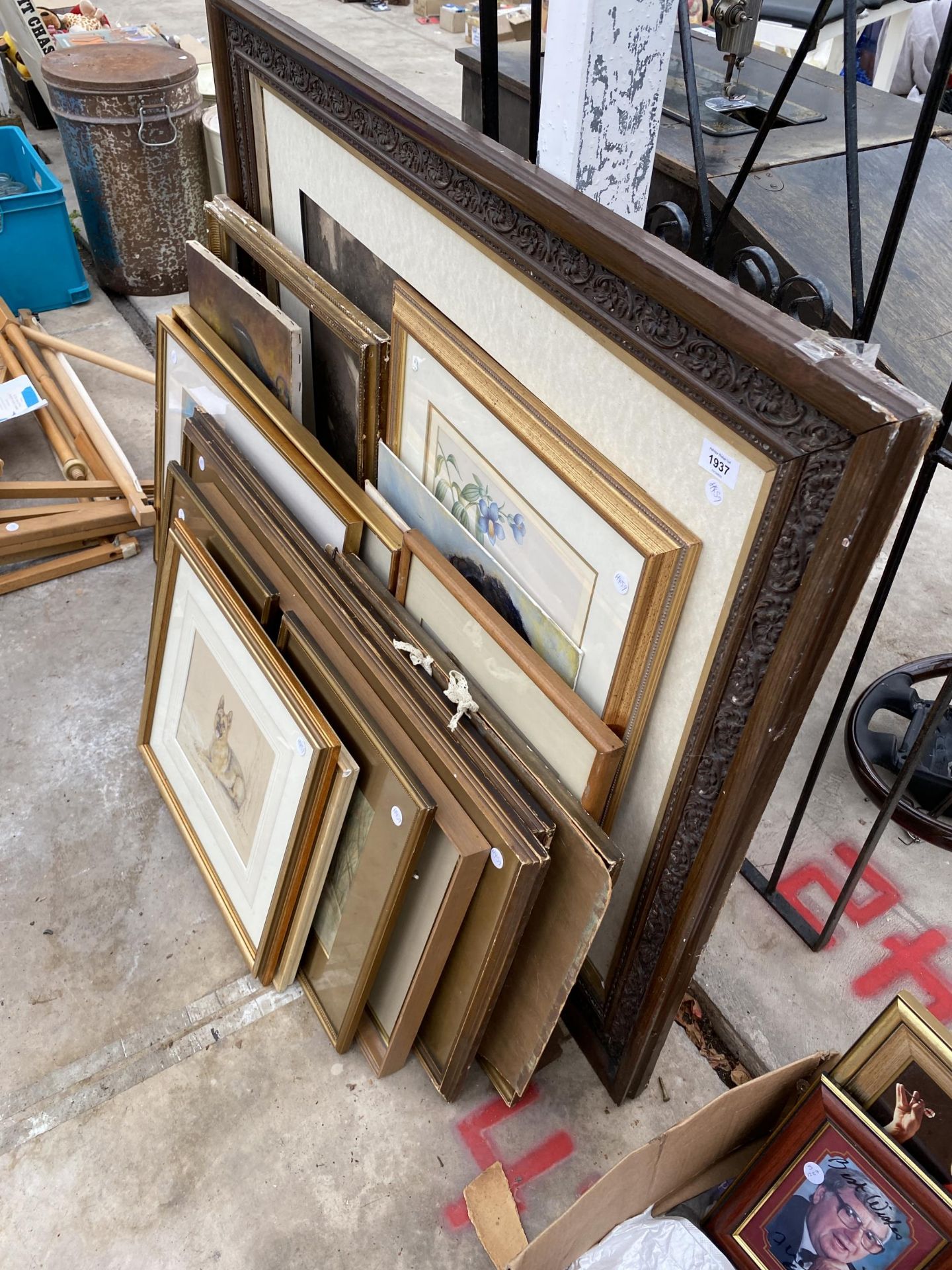A LARGE ASSORTMENT OF FRAMED PRINTS AND PICTURES - Image 2 of 5